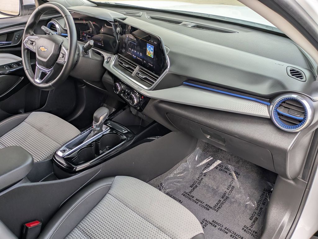 Thumbnail: 2025 Chevrolet Trax - 29