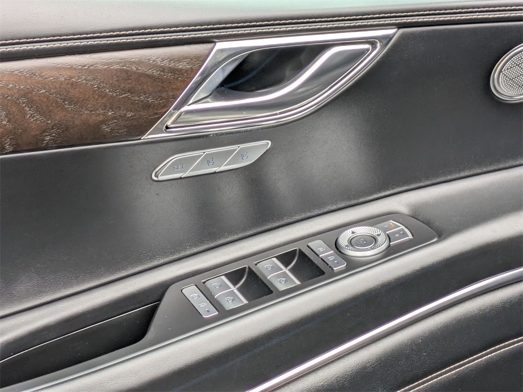 Thumbnail: 2024 Genesis GV80 - 13