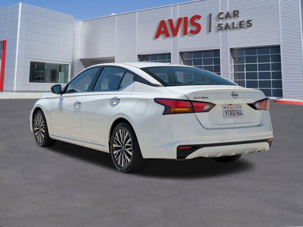 Thumbnail: 2025 Nissan Altima - 9