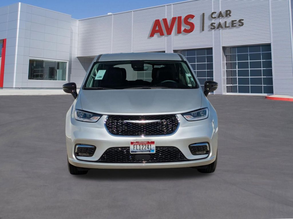 Thumbnail: 2024 Chrysler Pacifica - 2