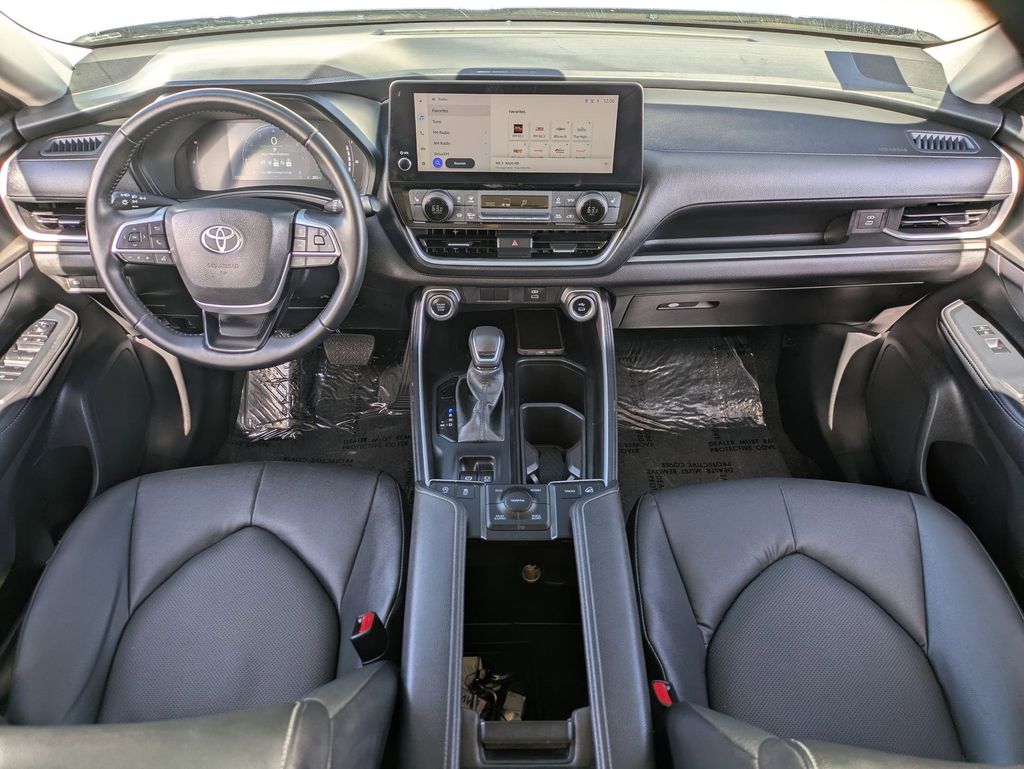 Thumbnail: 2025 Toyota Grand Highlander - 25