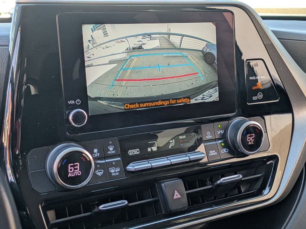 Thumbnail: 2024 Toyota Highlander - 16