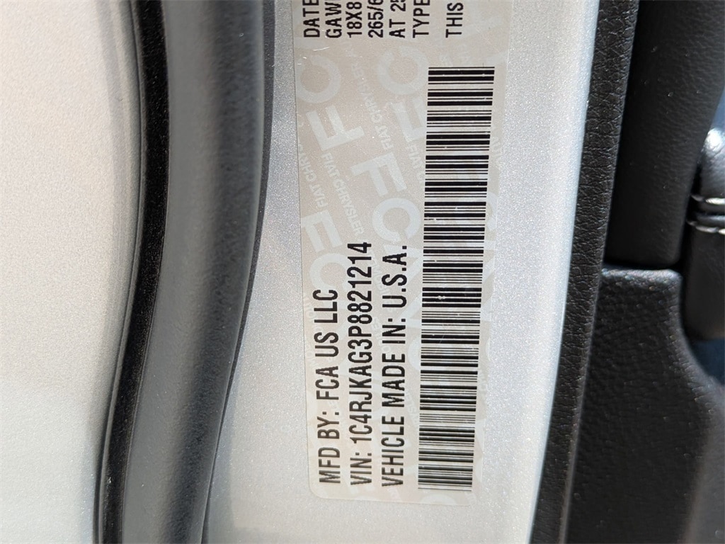 2023 Jeep Grand Cherokee Laredo 32