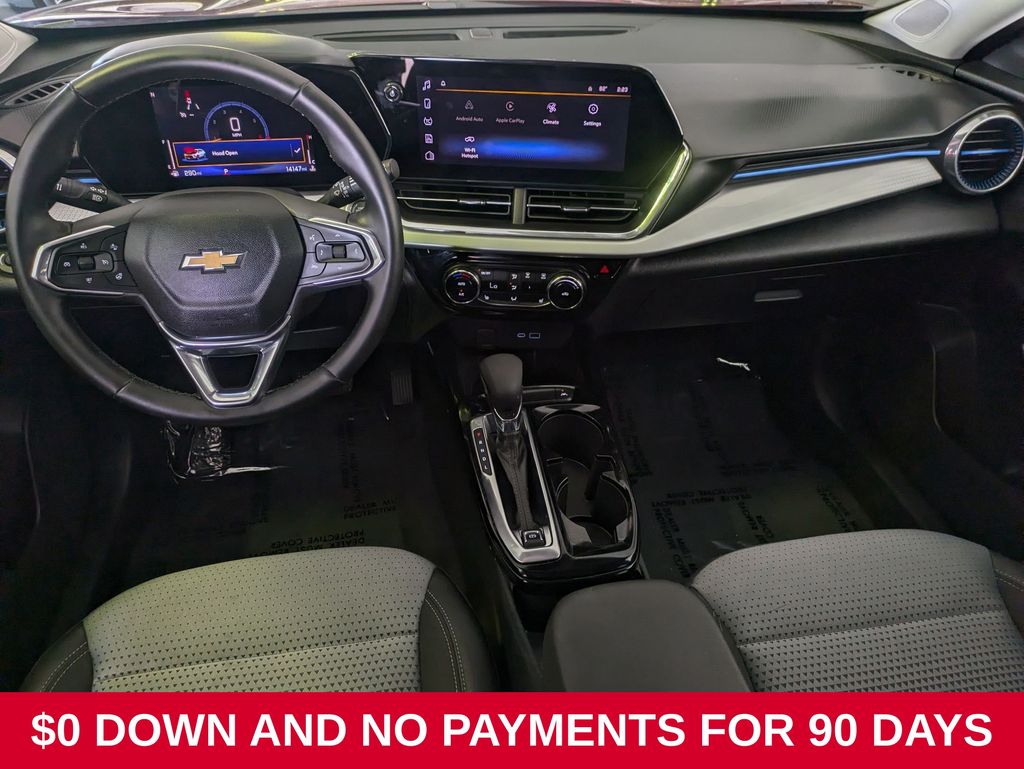 2025 Chevrolet Trax LT - Photo 31