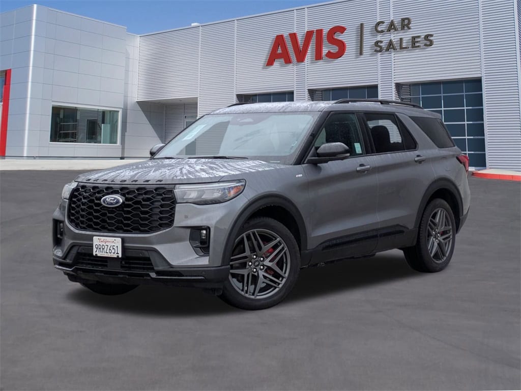 2025 Ford Explorer ST-LINE's photo