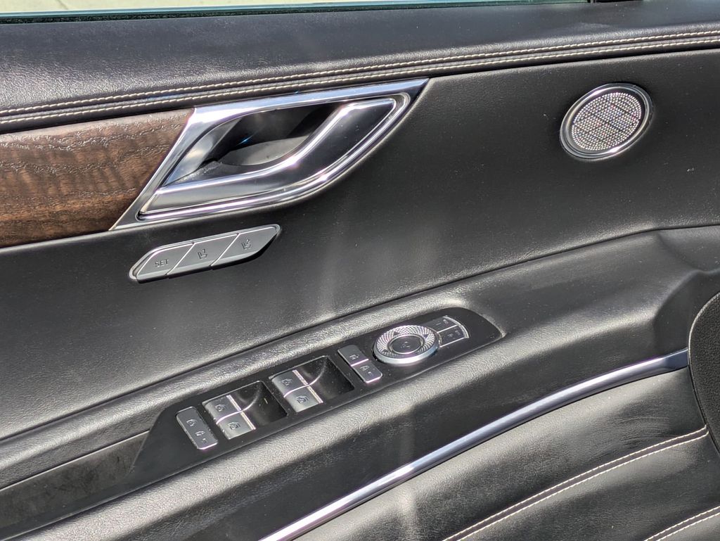 Thumbnail: 2024 Genesis GV80 - 13