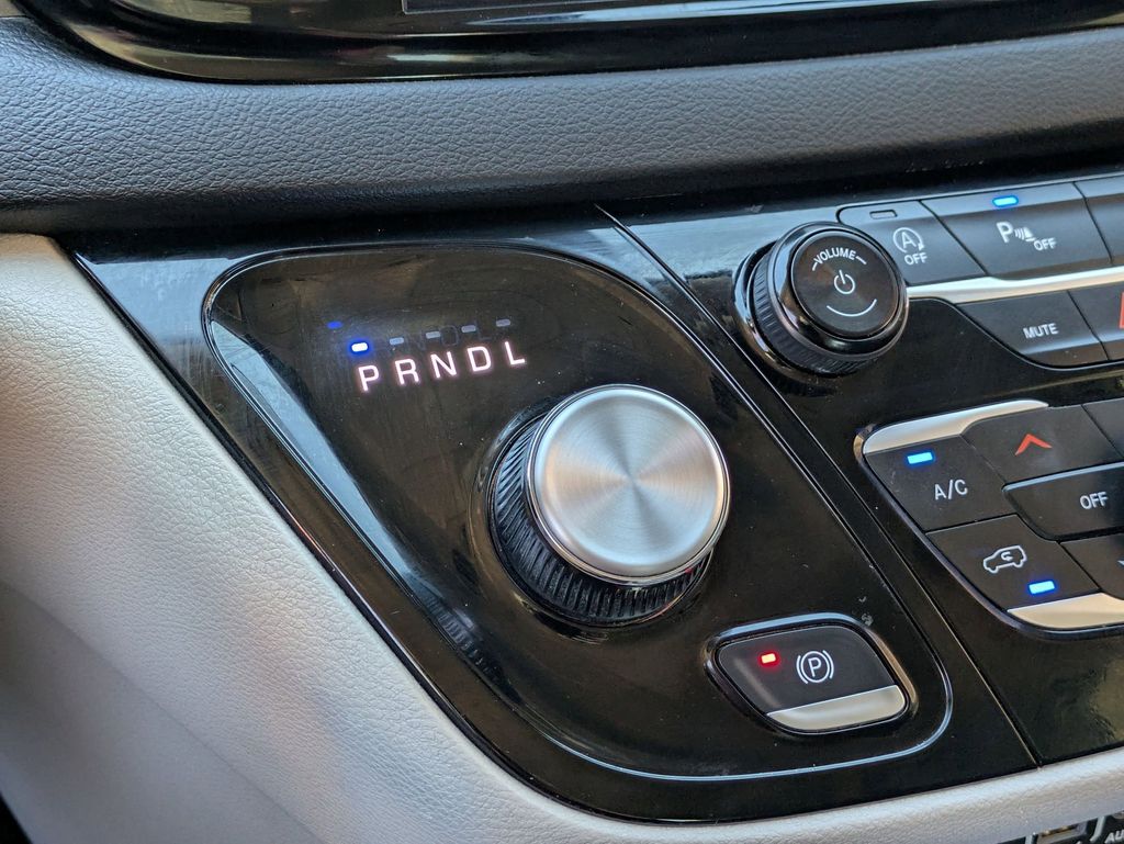 Thumbnail: 2024 Chrysler Pacifica - 18