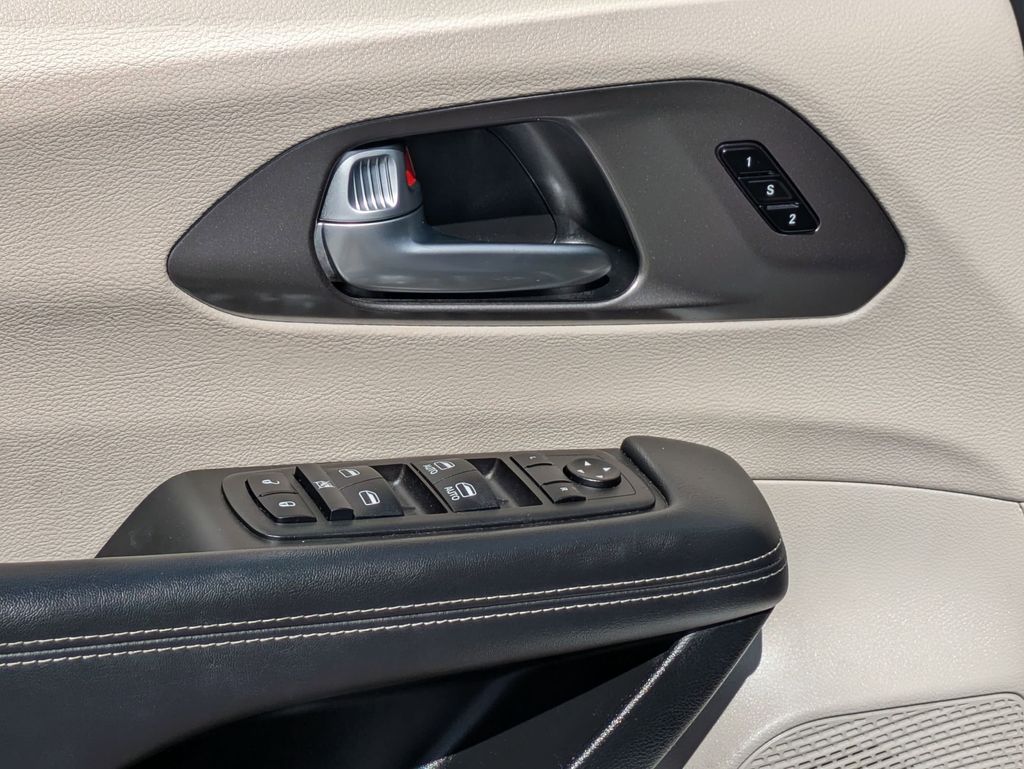 Thumbnail: 2024 Chrysler Pacifica - 13