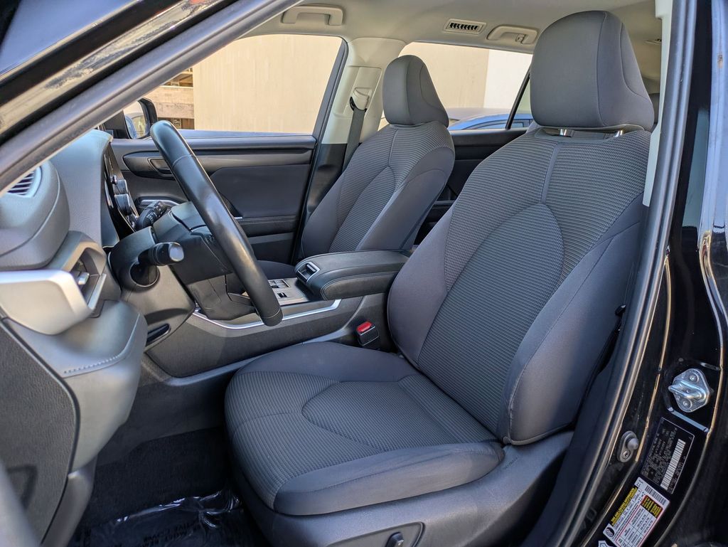 Thumbnail: 2024 Toyota Highlander - 23