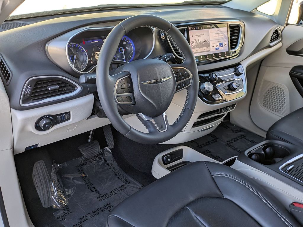 Thumbnail: 2024 Chrysler Pacifica - 14