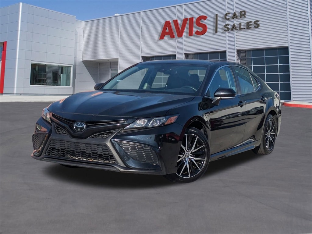 2024 Toyota Camry SE's photo