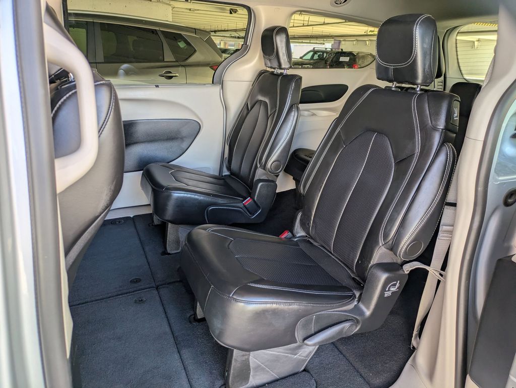 Thumbnail: 2024 Chrysler Pacifica - 24