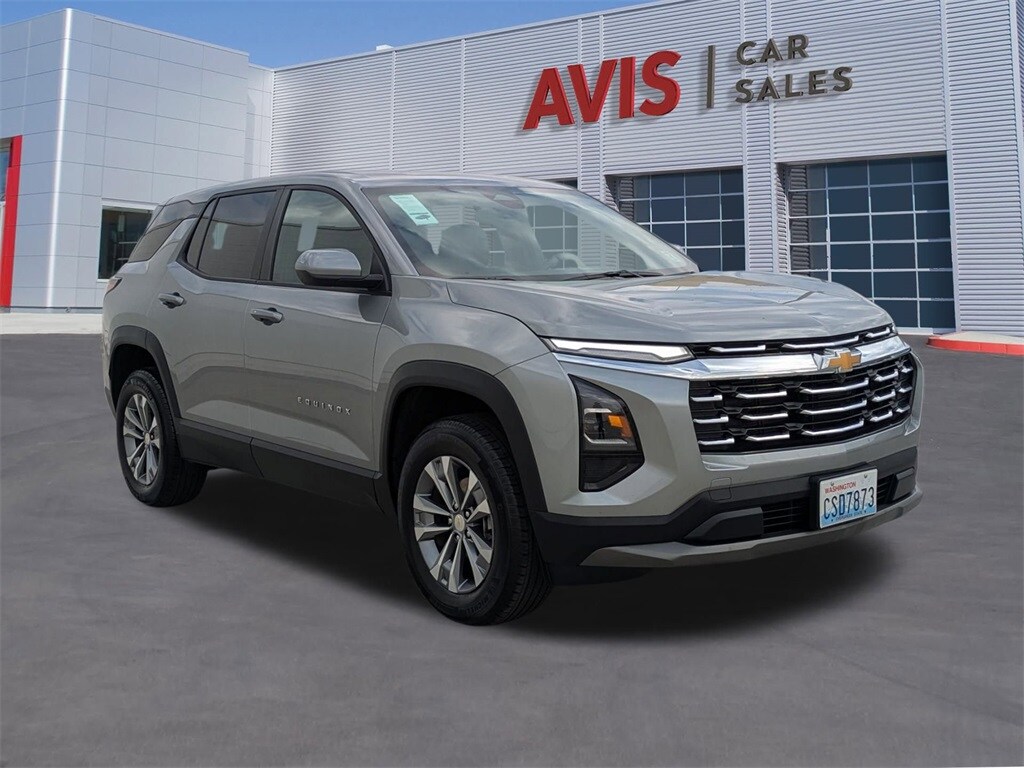 2025 Chevrolet Equinox LT photo 3