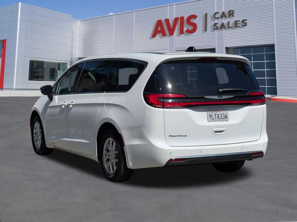 Thumbnail: 2024 Chrysler Pacifica - 9