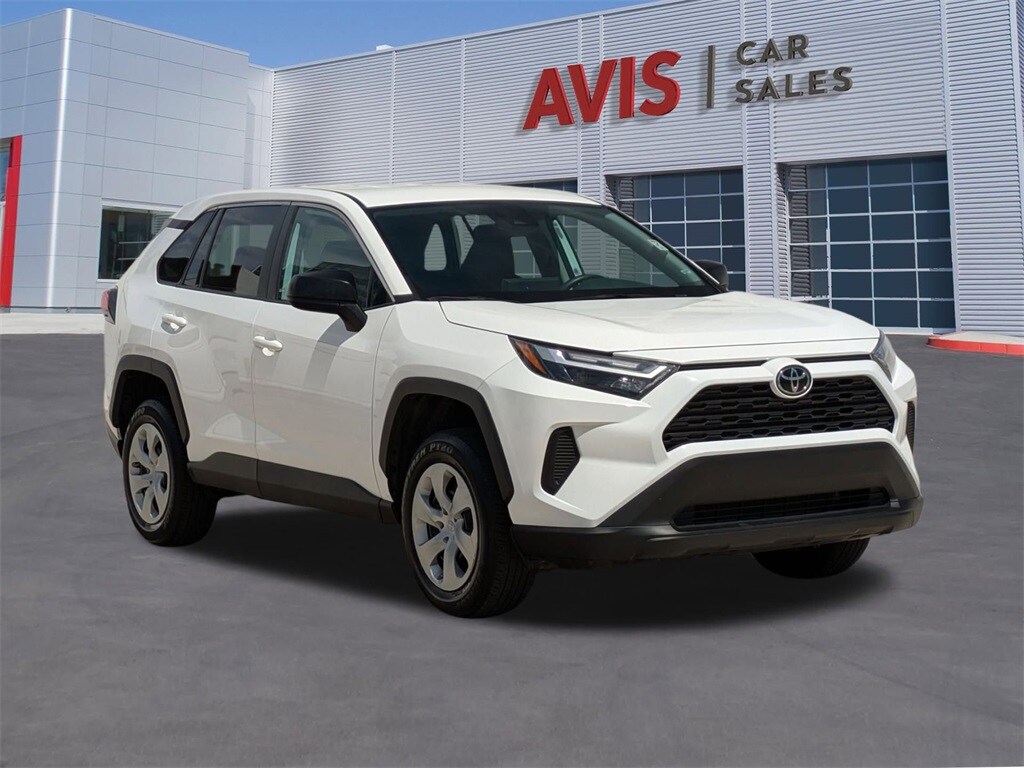 2024 Toyota RAV4 LE photo 2