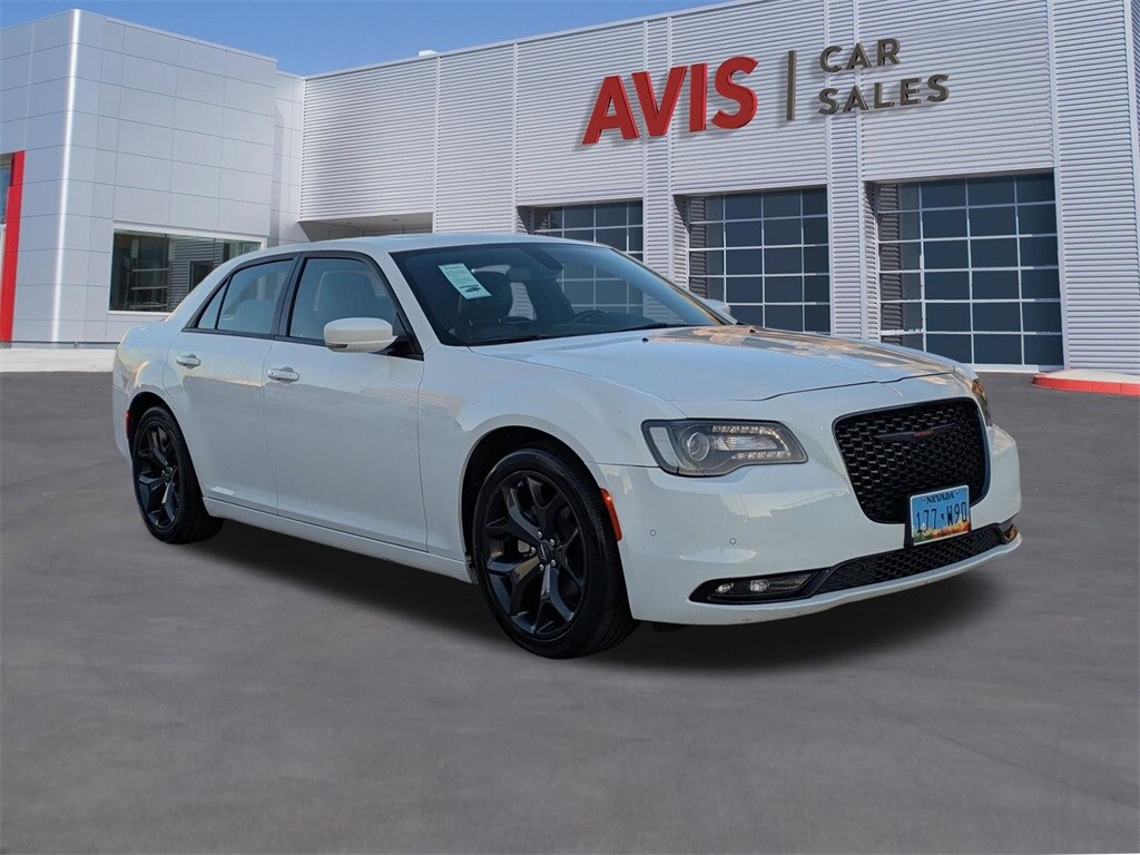 2023 Chrysler 300 S photo 3