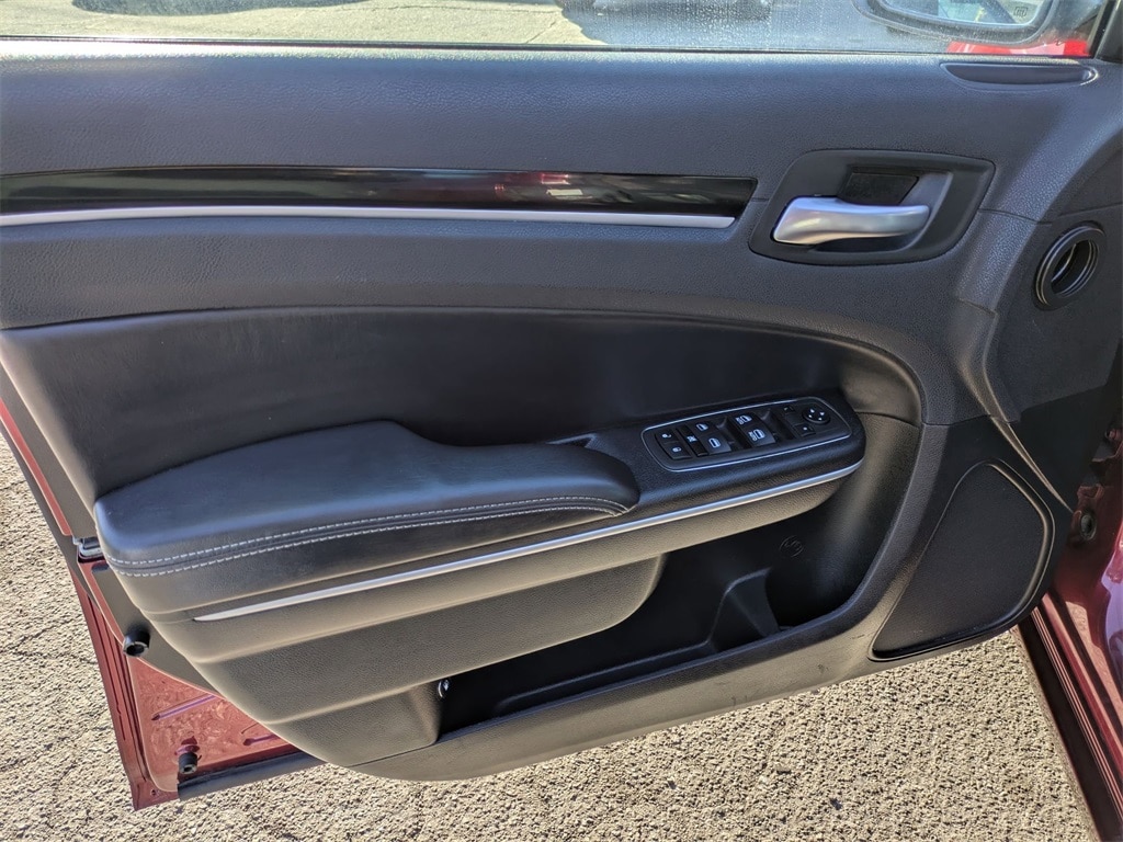 Thumbnail: 2023 Chrysler 300 - 11