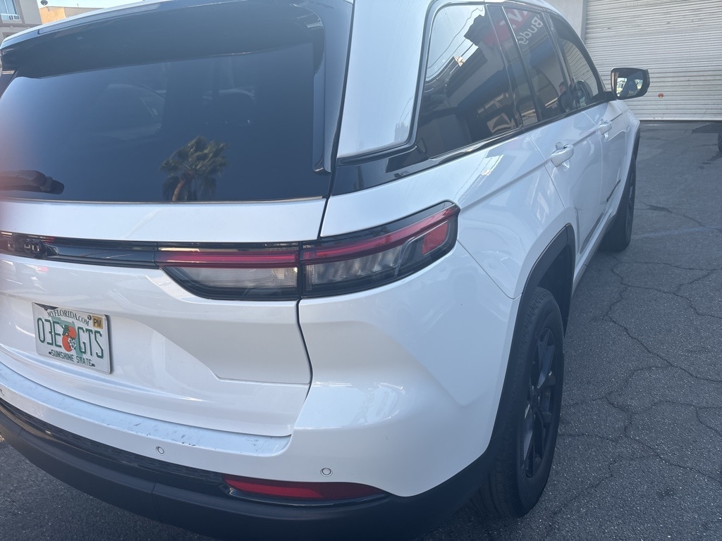Thumbnail: 2024 Jeep Grand Cherokee - 7
