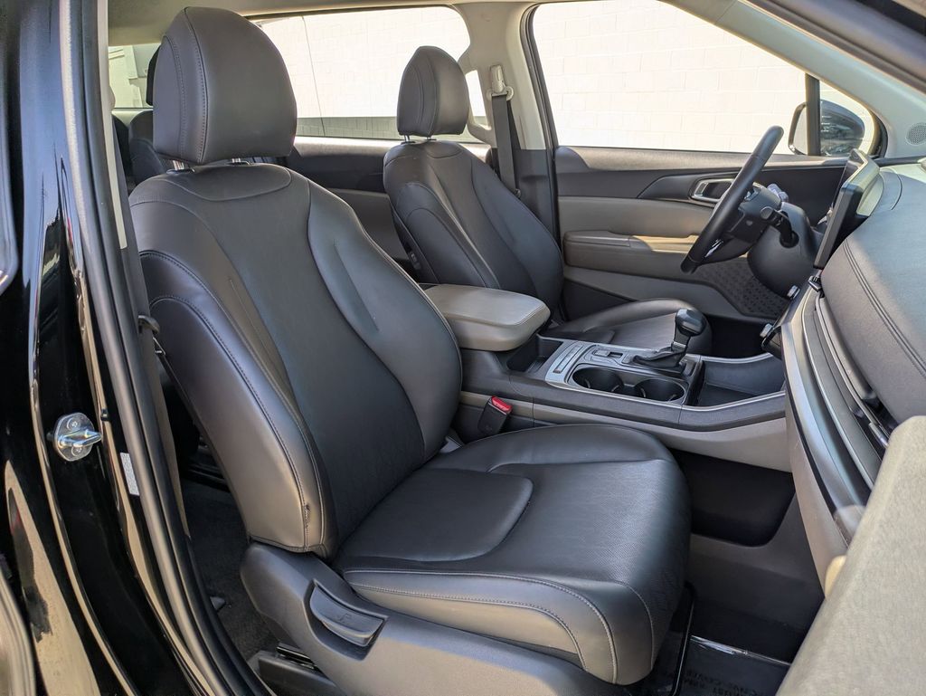 Thumbnail: 2025 Kia Carnival - 28