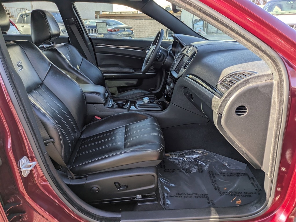 Thumbnail: 2023 Chrysler 300 - 32