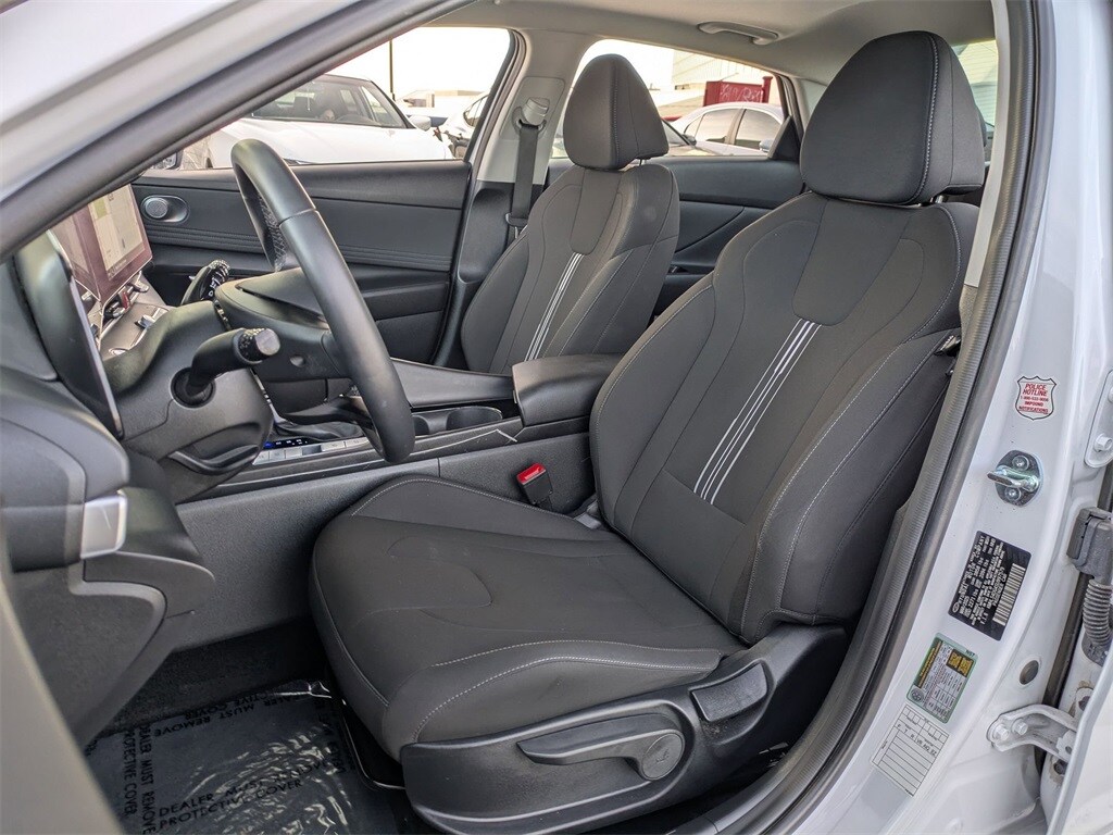 Thumbnail: 2025 Hyundai Elantra - 23