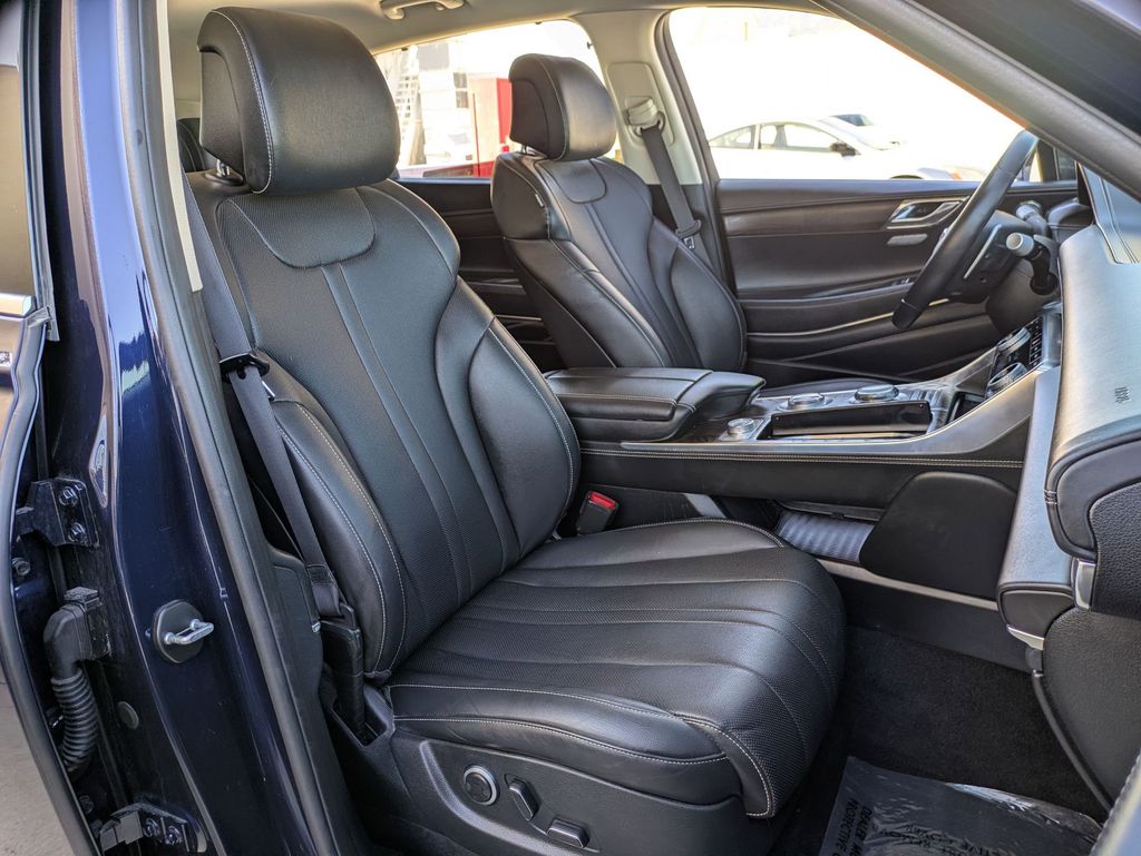 Thumbnail: 2024 Genesis GV80 - 28