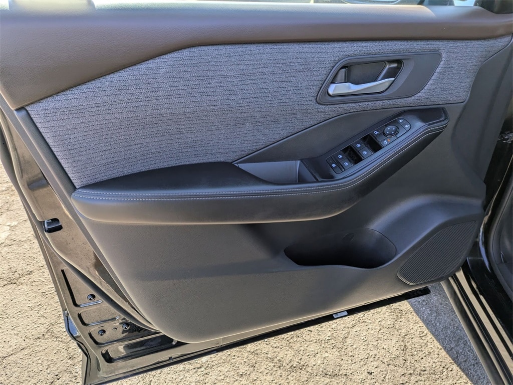 Thumbnail: 2023 Nissan Rogue - 11