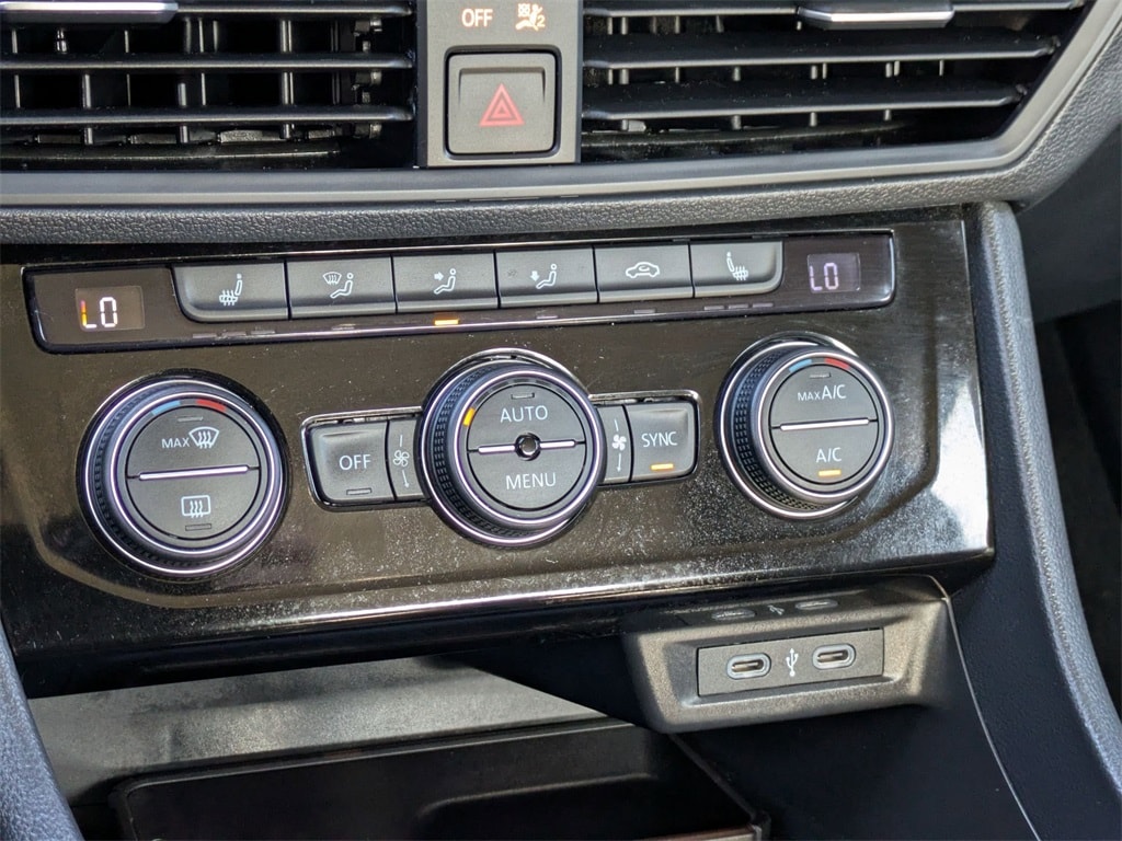 Thumbnail: 2024 Volkswagen Jetta - 17