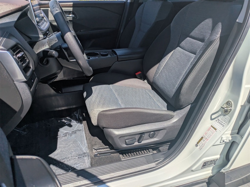 2023 Nissan Rogue SV 16