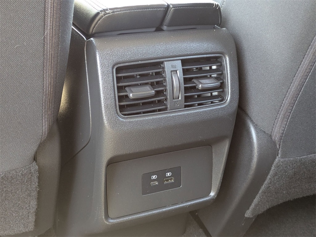 2023 Nissan Rogue SV 26