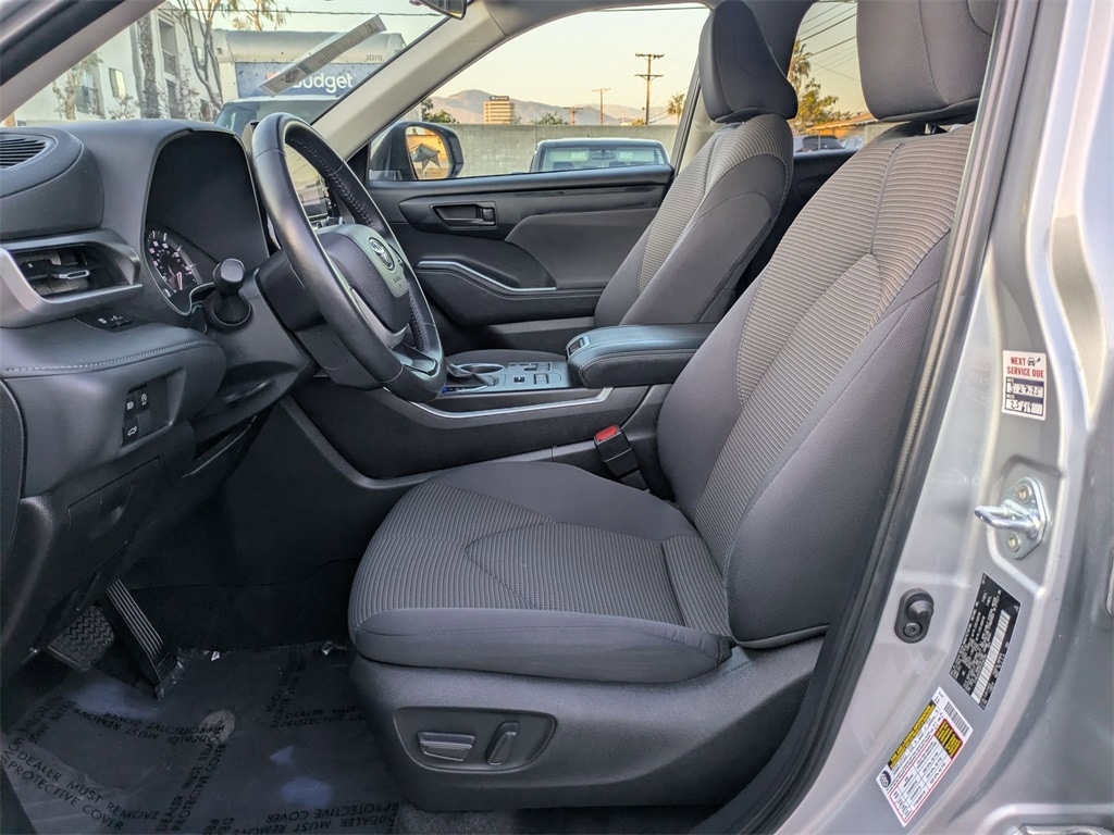 Thumbnail: 2024 Toyota Highlander - 25