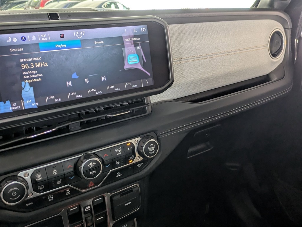 Thumbnail: 2024 Jeep Wrangler - 15