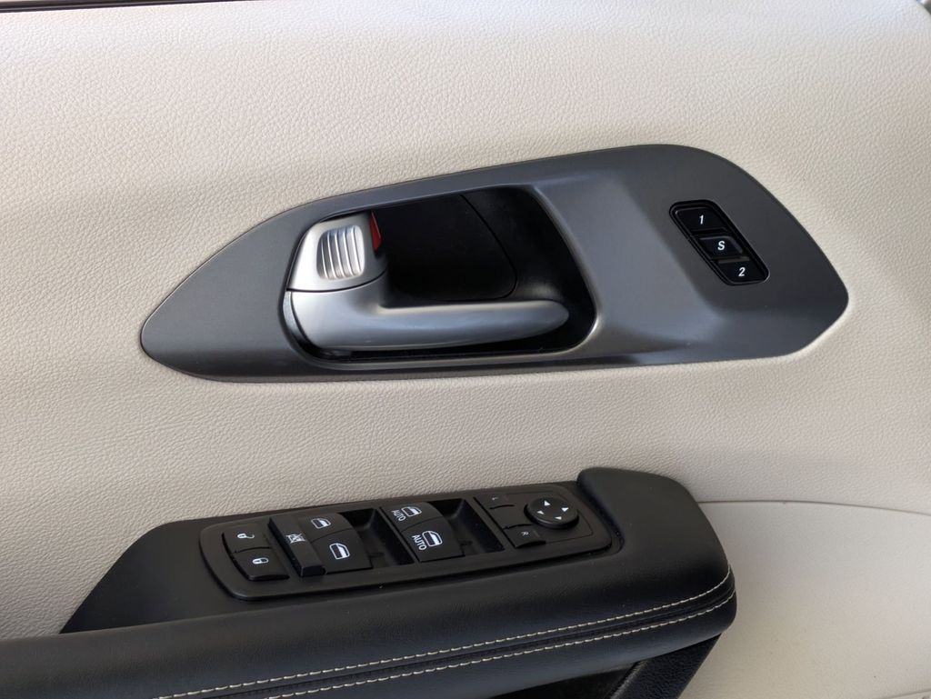 Thumbnail: 2024 Chrysler Pacifica - 13