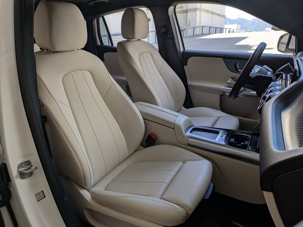 Thumbnail: 2025 Mercedes-Benz GLA - 28