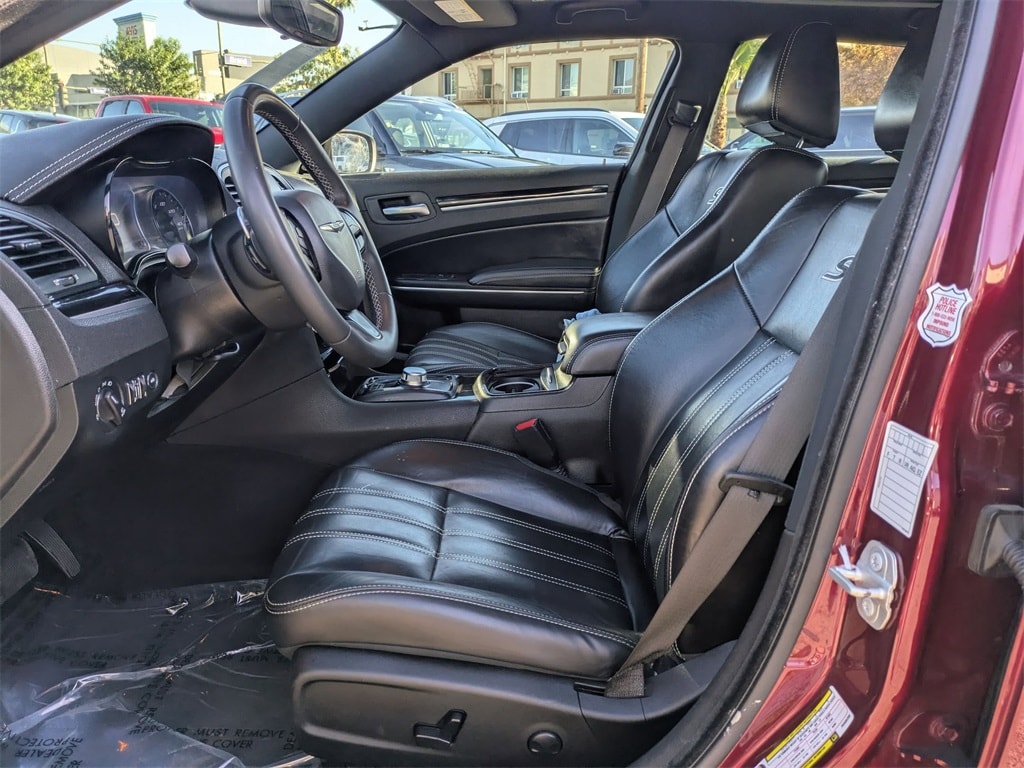 Thumbnail: 2023 Chrysler 300 - 25