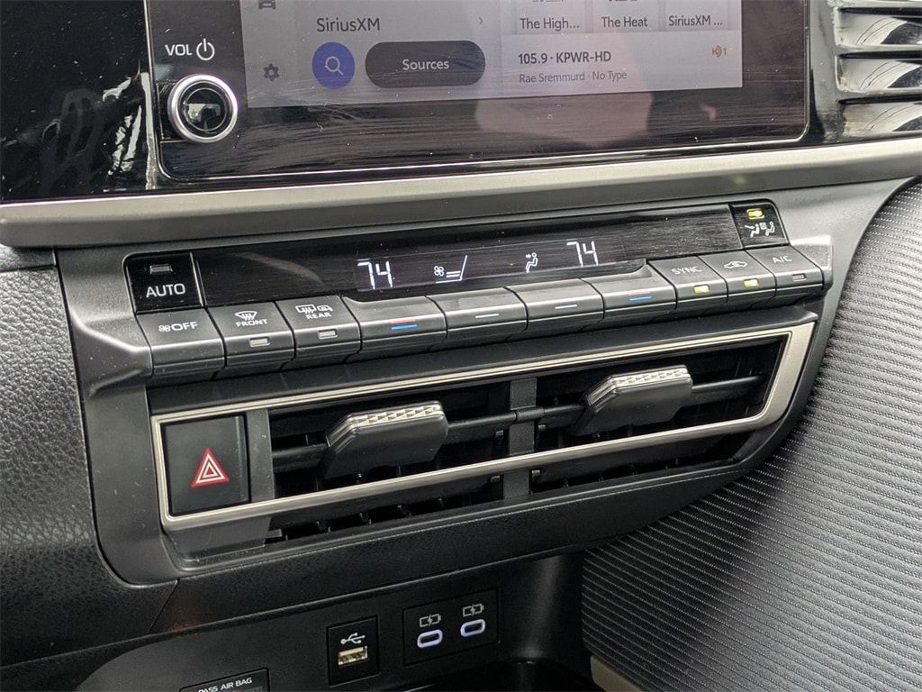 Thumbnail: 2025 Toyota Camry - 17