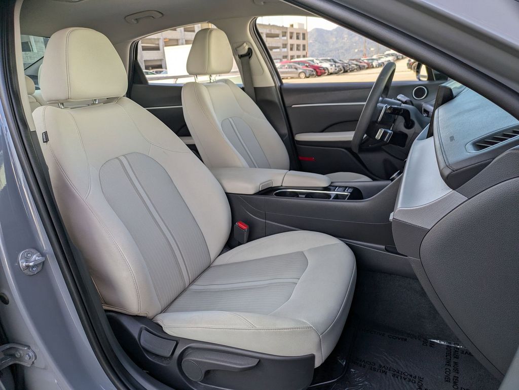 Thumbnail: 2025 Hyundai Sonata - 28