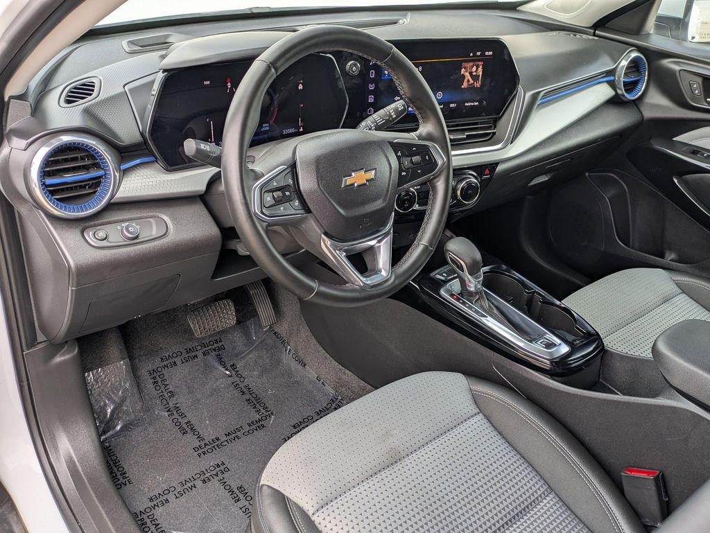 Thumbnail: 2025 Chevrolet Trax - 14