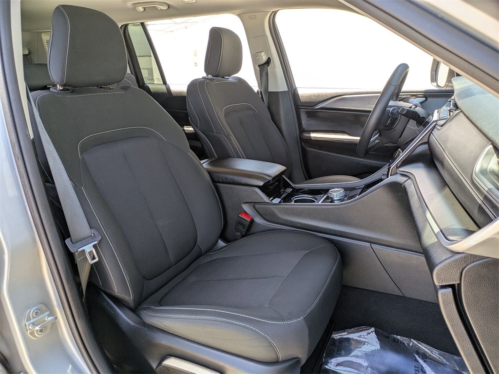 2023 Jeep Grand Cherokee Laredo 28