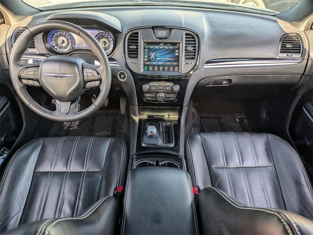 Thumbnail: 2023 Chrysler 300 - 25