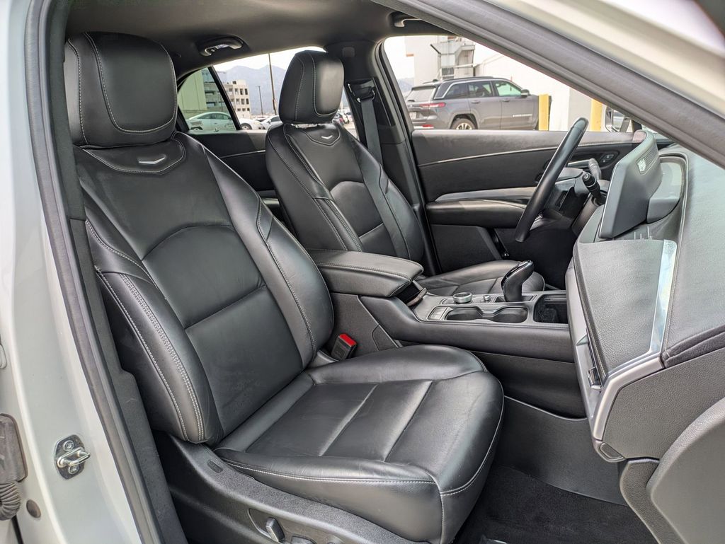 Thumbnail: 2024 Cadillac XT4 - 28