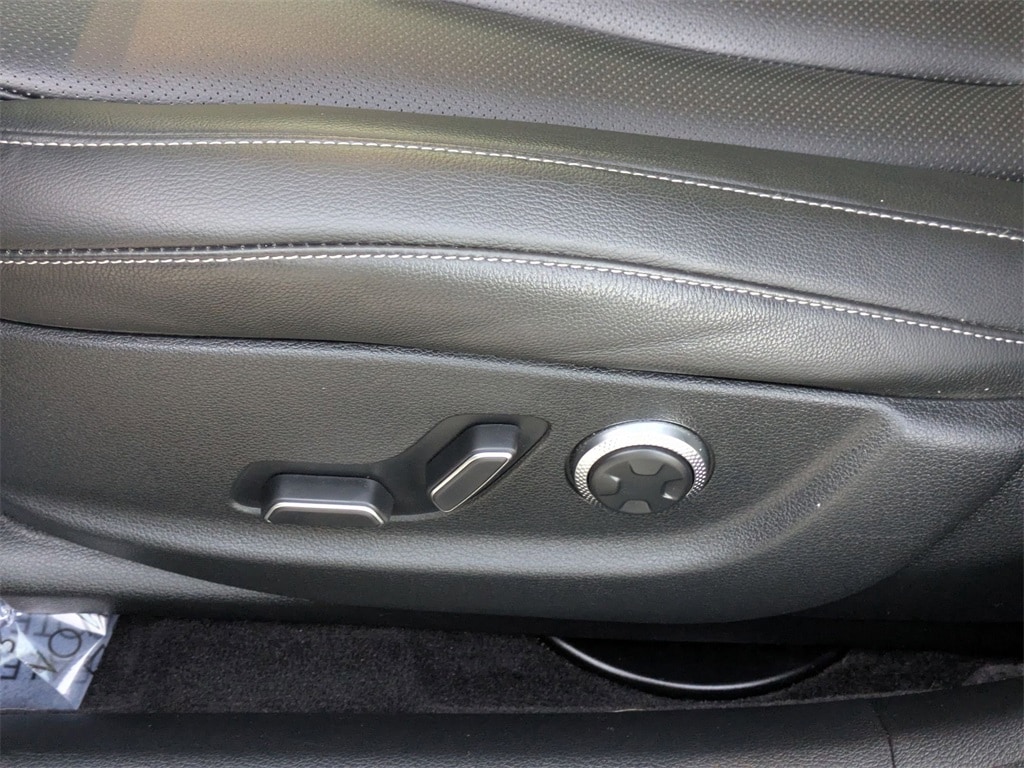 Thumbnail: 2023 Genesis G80 - 14