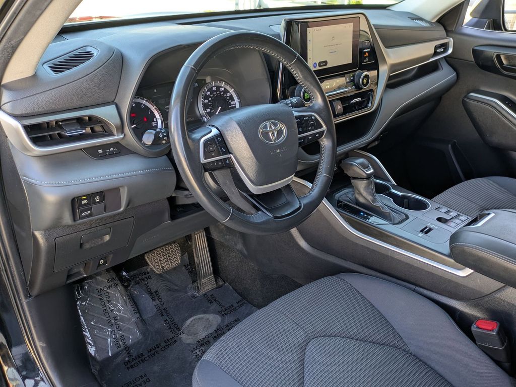 Thumbnail: 2024 Toyota Highlander - 14
