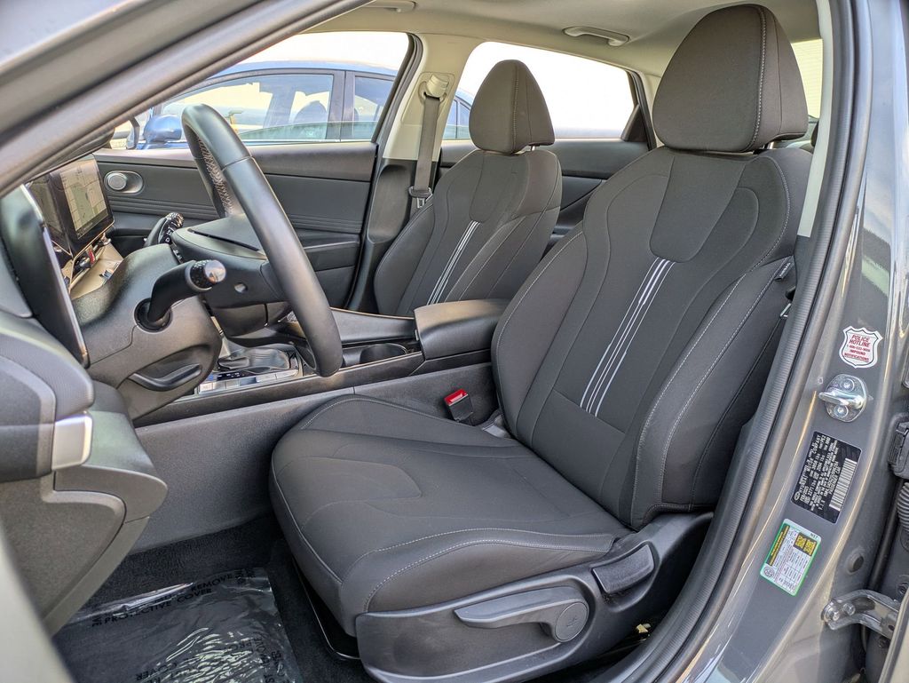 Thumbnail: 2025 Hyundai Elantra - 23