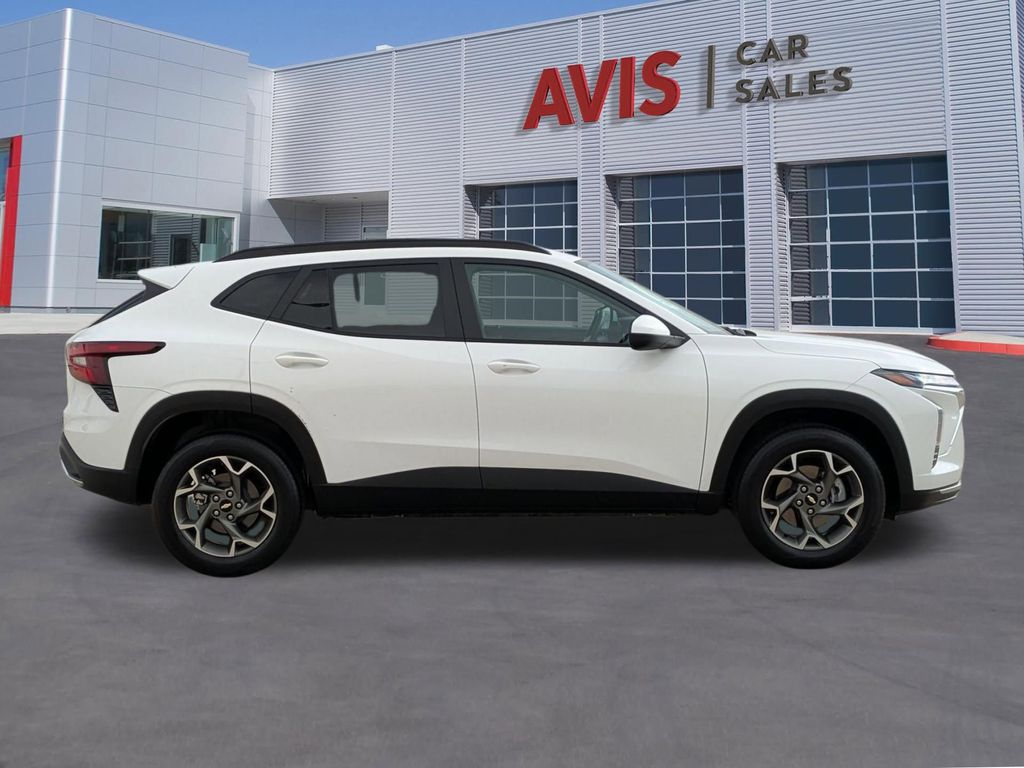Thumbnail: 2025 Chevrolet Trax - 5