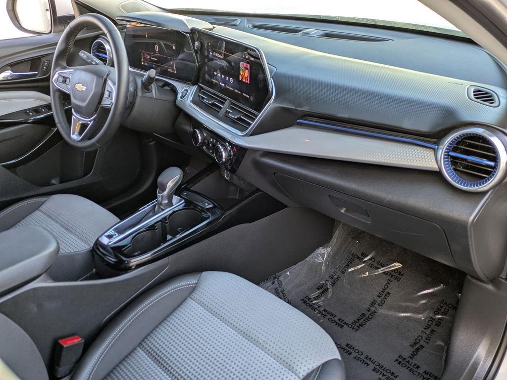 Thumbnail: 2025 Chevrolet Trax - 29