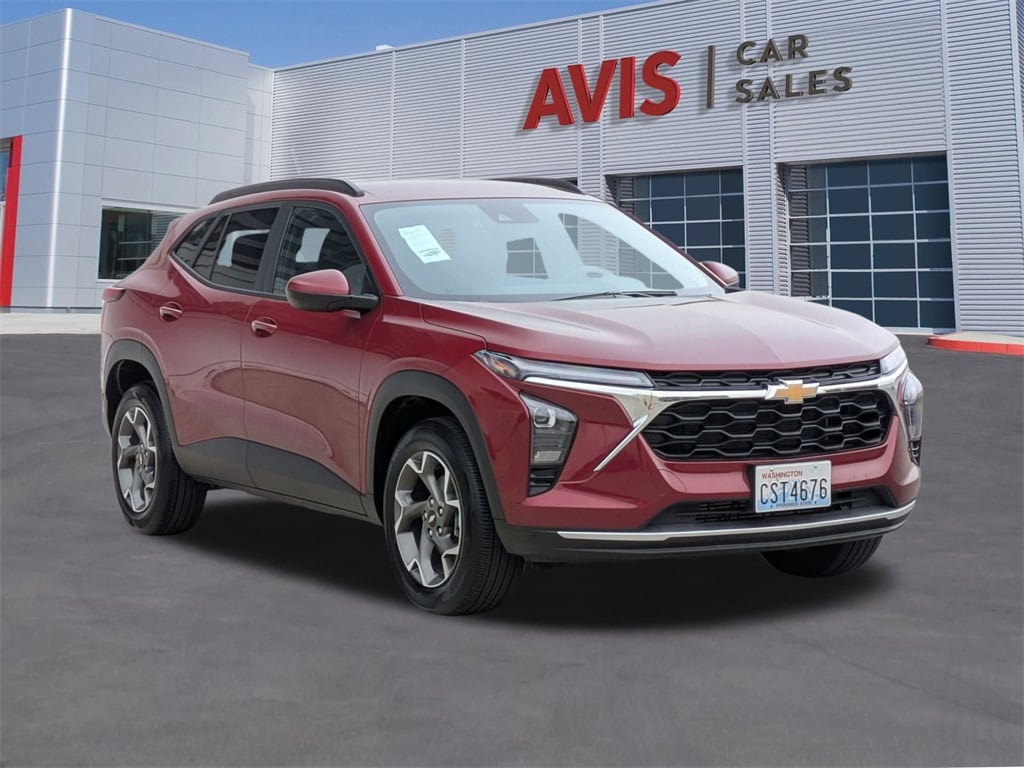 Thumbnail: 2025 Chevrolet Trax - 3