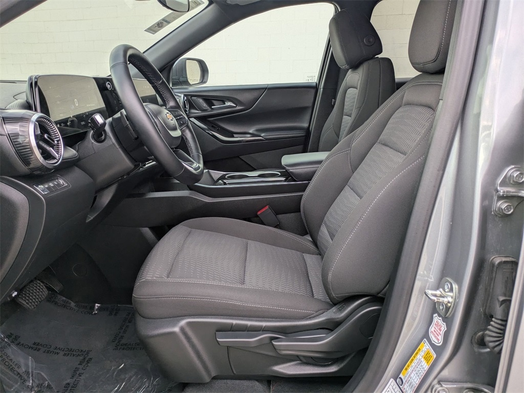 Thumbnail: 2025 Chevrolet Equinox - 25