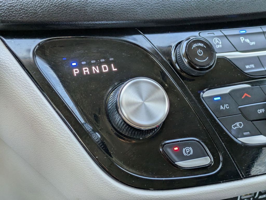 Thumbnail: 2024 Chrysler Pacifica - 18