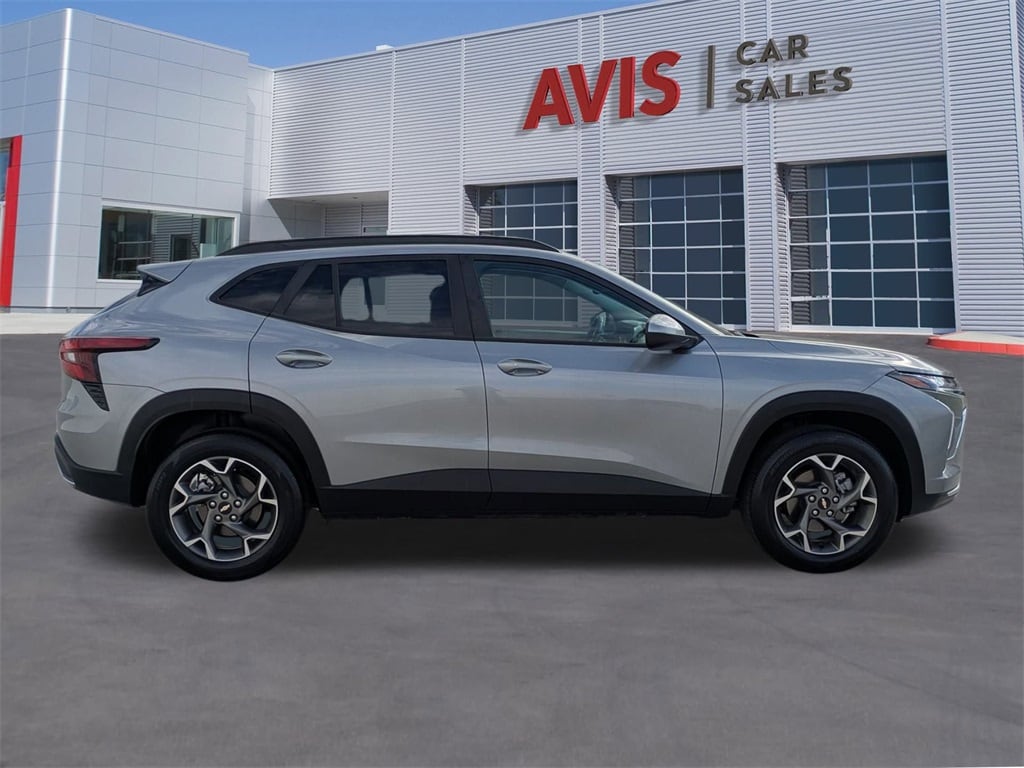 Thumbnail: 2025 Chevrolet Trax - 5